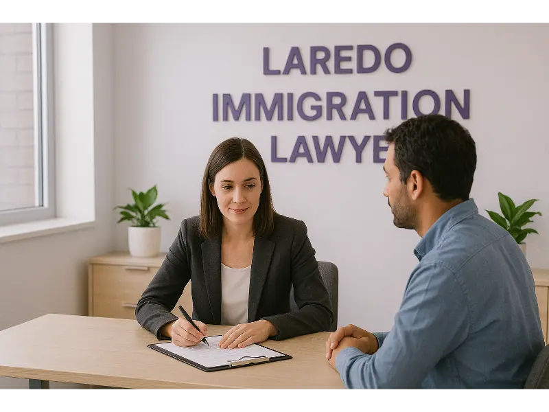Realistic image of an immigration lawyer helping a client with paperwork in a calm, modern Laredo office. Purple and white details, bright lighting, natural professional tone. Lawyer assisting client with immigration paperwork, calm atmosphere. Abogado ayudando a cliente con trΓ‘mites migratorios en ambiente tranquilo.